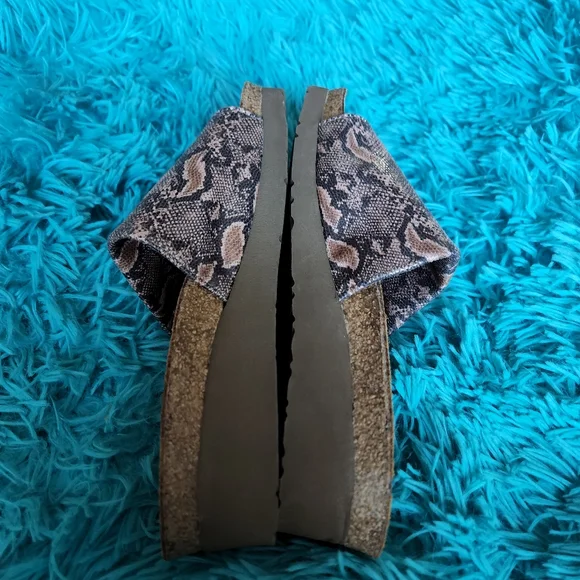 Naot sandals - Picture 4 of 8